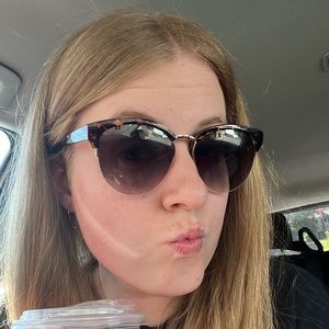 Meet your Posher, Amber